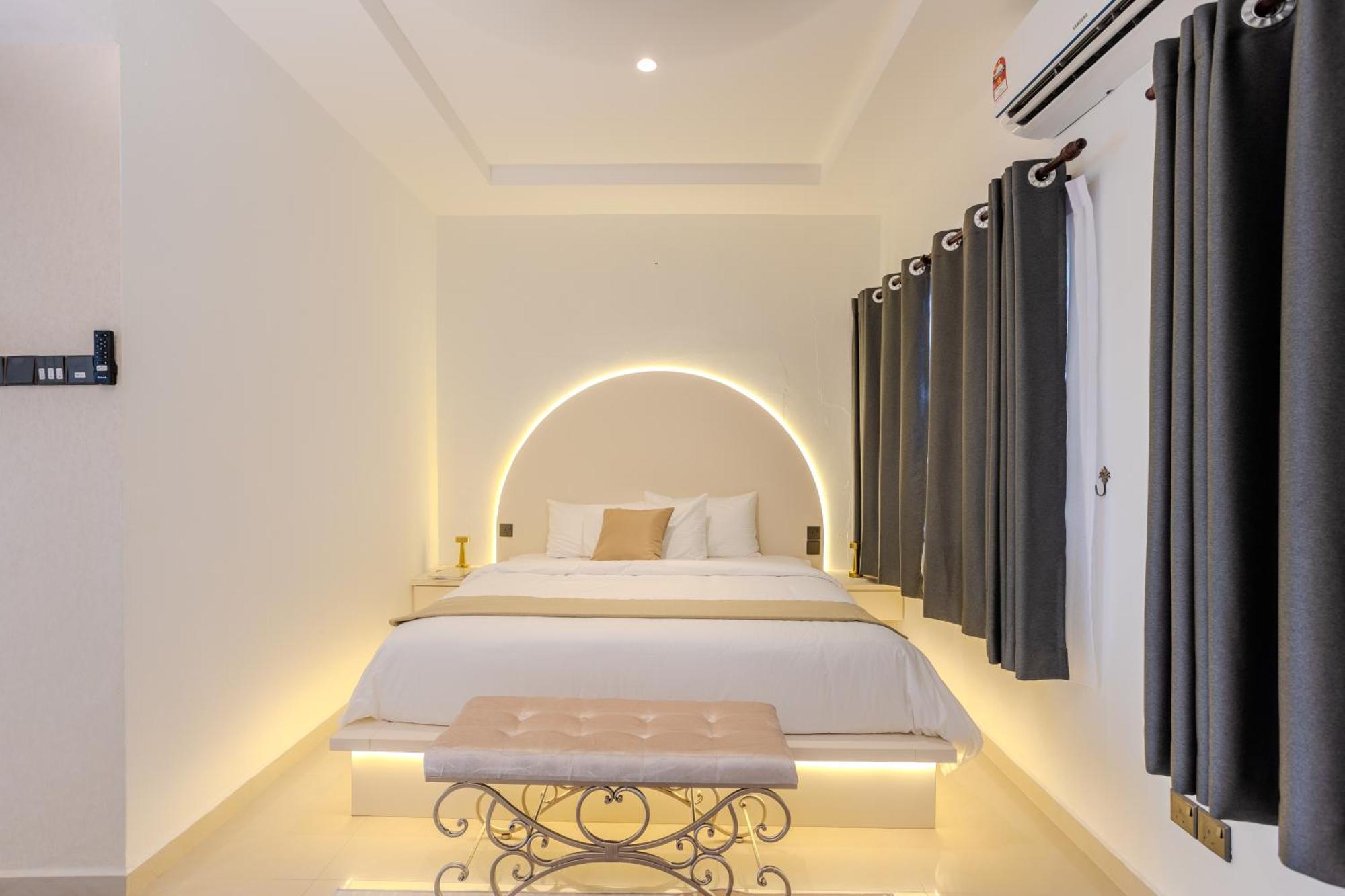 Suntai Villa, Beachfront Suites Kampong Si Ginting Exteriör bild