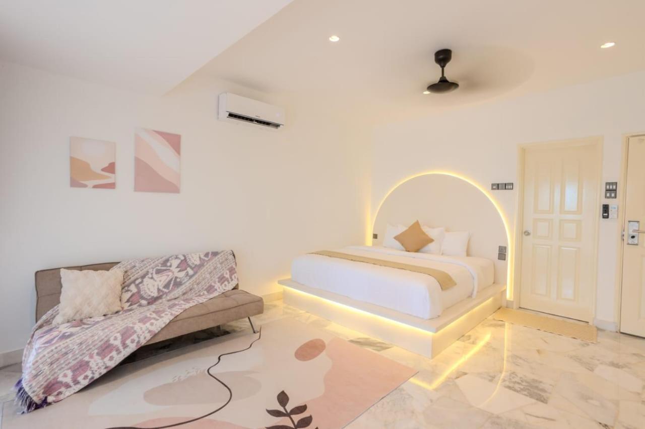 Suntai Villa, Beachfront Suites Kampong Si Ginting Exteriör bild