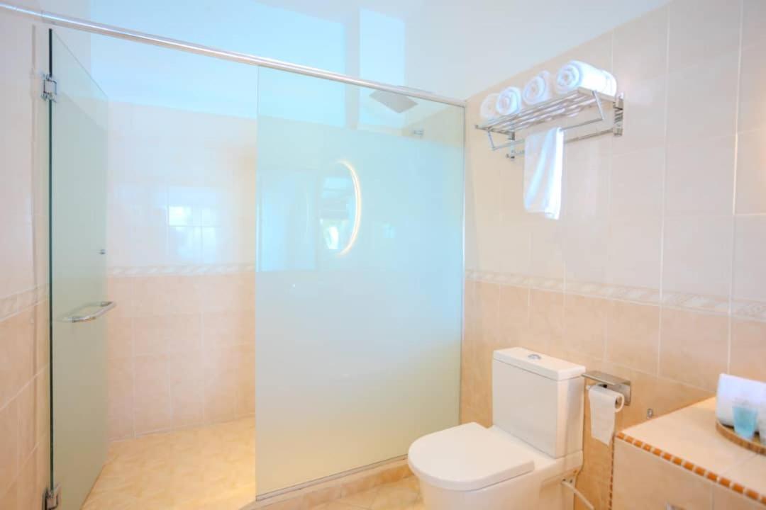 Suntai Villa, Beachfront Suites Kampong Si Ginting Exteriör bild